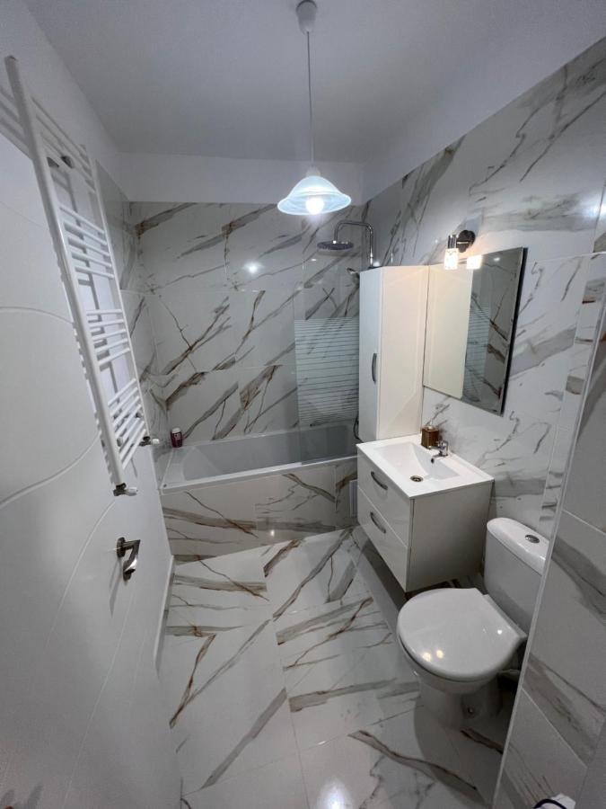 Central Riverfront Apartment Бухарест Екстер'єр фото