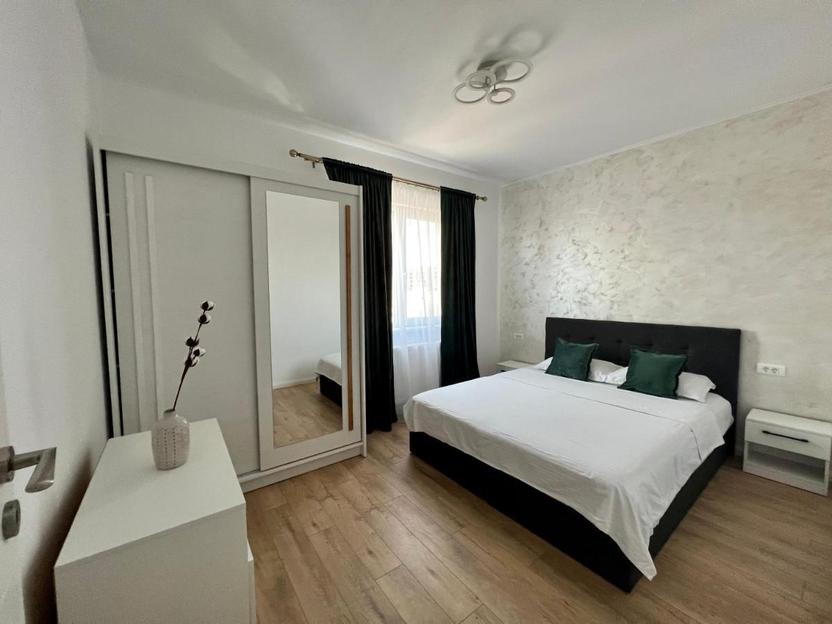 Central Riverfront Apartment Бухарест Екстер'єр фото